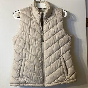 Women’s Gap Puffer Vest - Size M